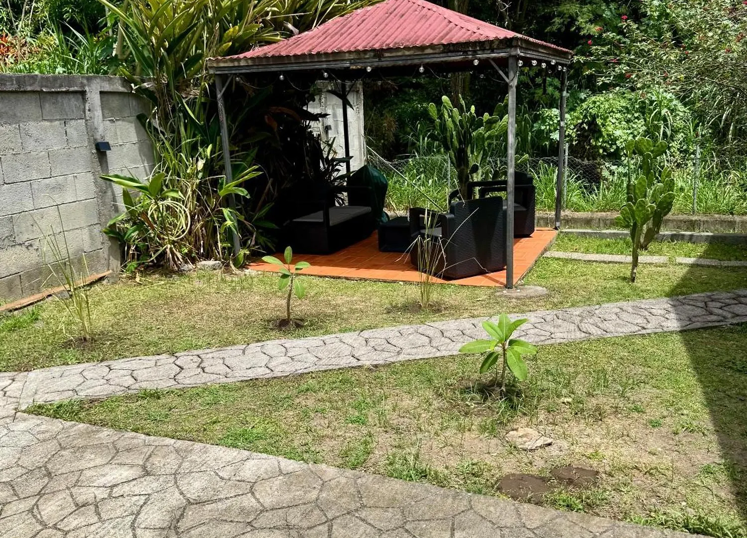 Feriehus Bungalow Gaspardo , 2 Chambres Climatisees , A 2 Mins A Pied De La Plage , Wifi , Jardin Clos, Parking ,Sans Vis-A-Vis , Le Carbet Martinique